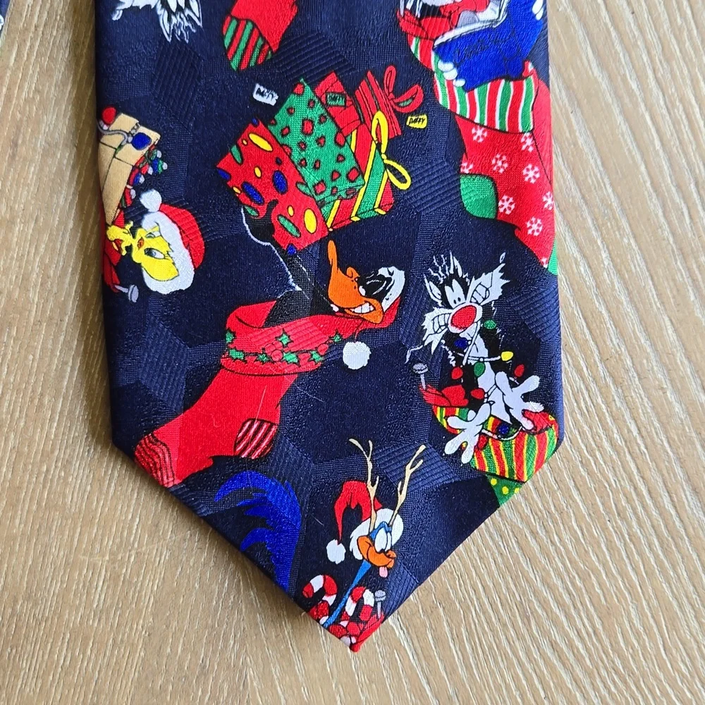 Looney Tunes Mania Necktie - Picture 3 of 6